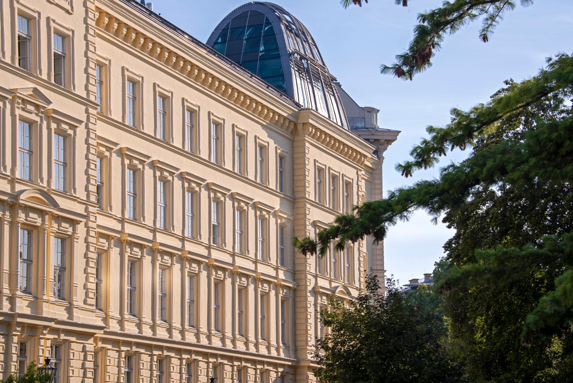 Elegante Wiener Zinshaus-Fassade